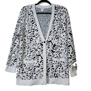 CHICO'S heavy, cozy cardigan in snow leopard print Size 2 (Large-16)